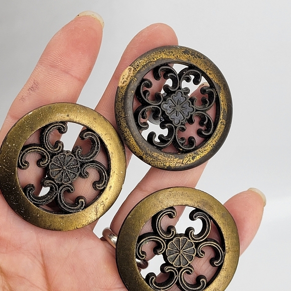 Vintage Lot of 9 Mixed Knobs Gold Tone Round Screws Allison Drawers Metal Round - Picture 11 of 11